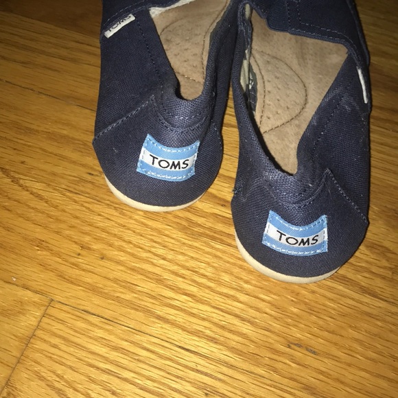 Toms - Picture 2 of 7